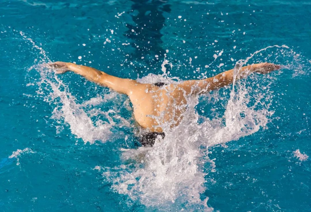 马刺和火箭，打造超级豪阵，谁更有机会交易得到字母哥