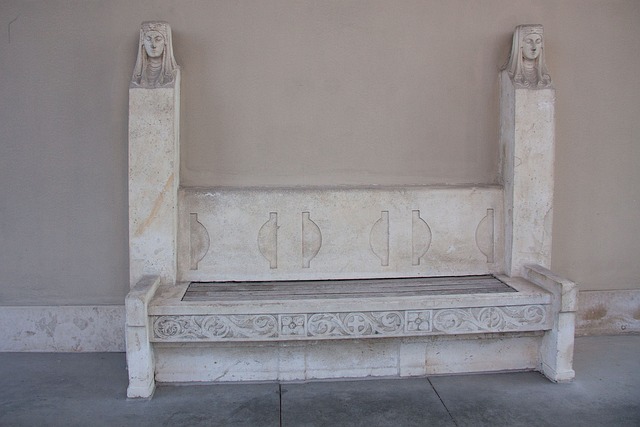 巴列卡诺客队更衣室设施简陋，波兰球队波兹南莱赫发视频吐槽